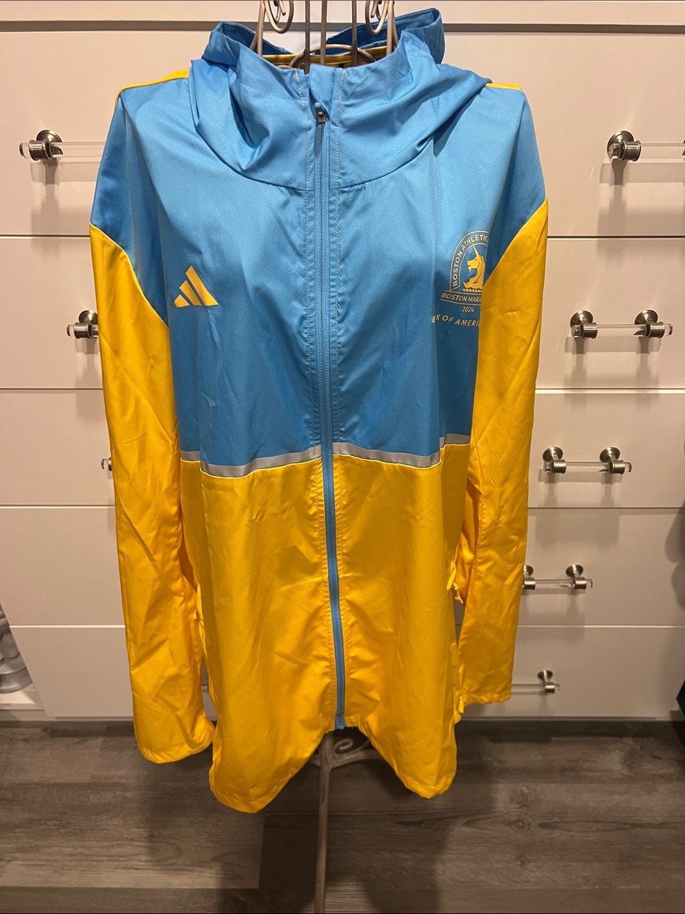 Adidas Running Boston Marathon 2024 Zip-up Windbreaker Jacket, size L, NEW